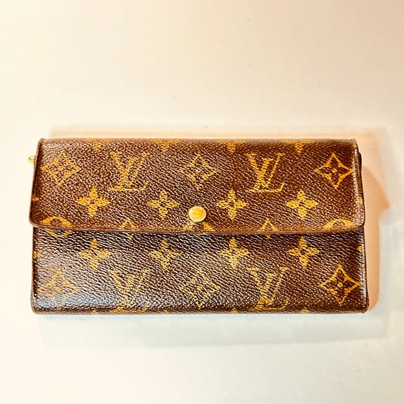 Louis Vuitton Monogram The Sarah long wallet with Gold Chain. - Picture 12 of 14